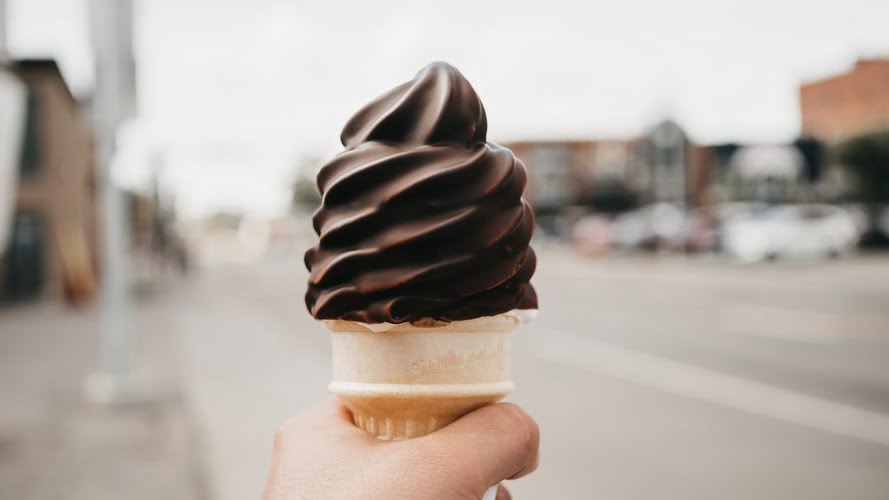 Dlaczego serwować w lato lody amerykańskie? Zaskocz klientów maszyną z serii Rapid!
