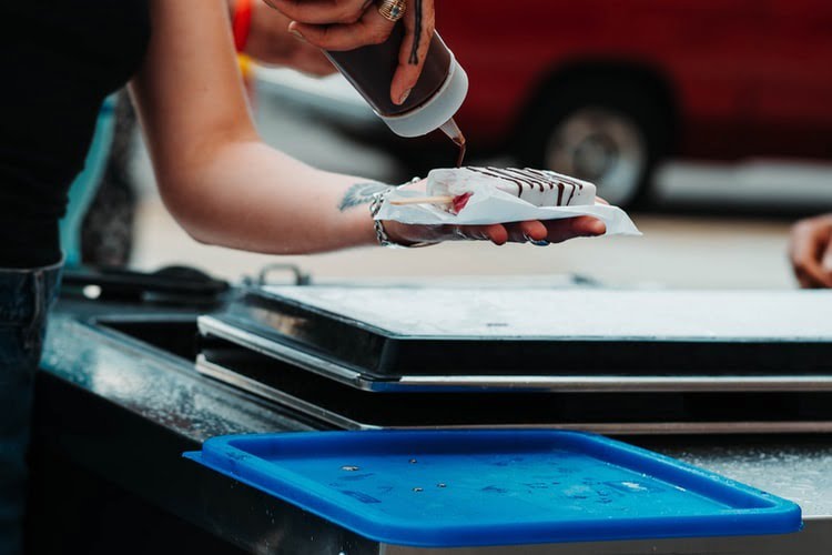 Jakie maszyny wybrać do małej lodziarni typu foodtruck?